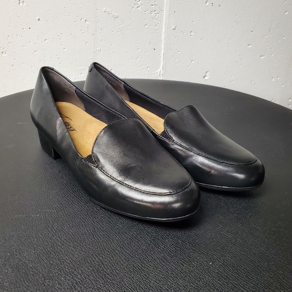 Trotters Women's Black Leather Loafers NWOT Sz 6.5 - Picture 2 of 11